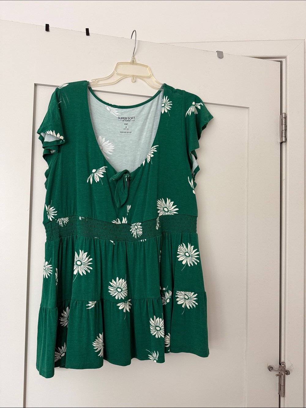 Torrid. Size 2X. Green Floral V-Neck Tie Front Top